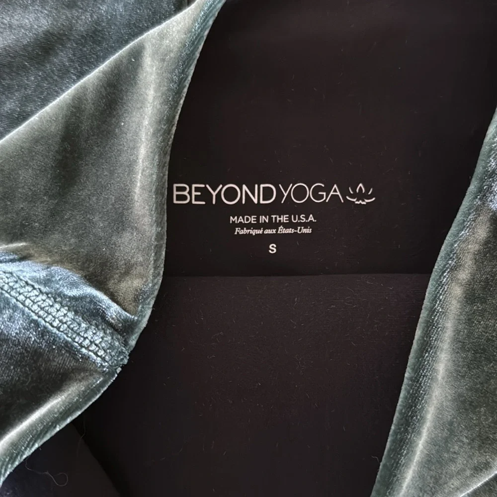 Beyond Yoga Velvet High Waisted Velvet leggings - Picture 6 of 8